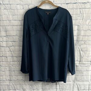 Victoria Secret Women's Navy‎ Lightweight Blouse Size Large